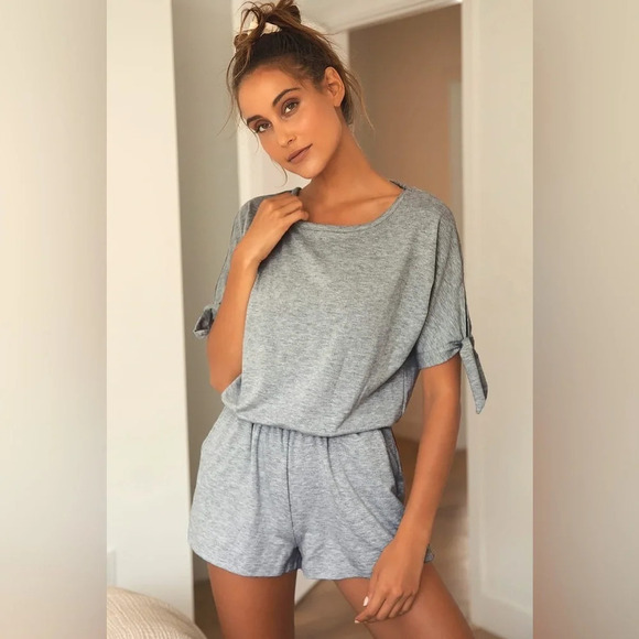 ✨NWT Lulus Heather Gray Always Lounging Tie Sleeve Romper Size XS - Picture 3 of 12